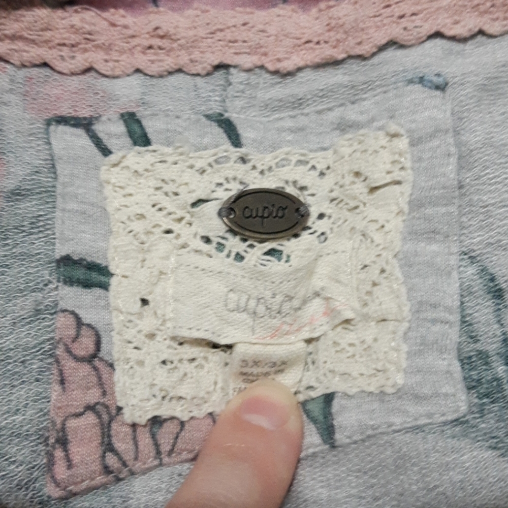 Cupio Ladies V Neck shirt - Picture 4 of 5